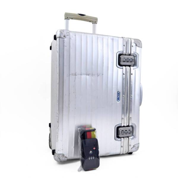 RIMOWA リモワ TOPAS トパーズ PILOT 縦型 パイロットトローリー 42L 2輪 TSAロックベルト付属 アルミ 青ロゴ スーツケース キャリーバッグ