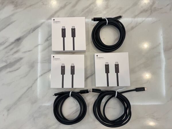 【超美品】Apple Thunderbolt4(USB-C)Proケーブル3本セット(3.0mと1.8m×2)アップル純正 新品価格60,400円の品