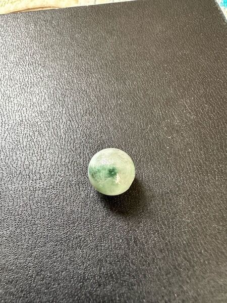 糸魚川翡翠 ヒスイ 10ミリ玉 天然石 パワーストーン 緑色 ビーズ 一粒 ハンドメイド材料 ルース 天然石