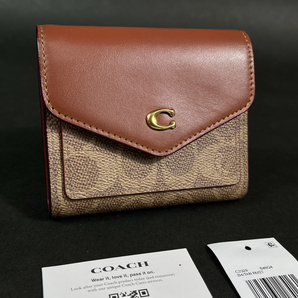 【COACH 本物 新品 コーチ USA 正規品】ウイン スモール ウォレット カラーブロック シグネチャー 財布 三つ折り財布 C2329 新作