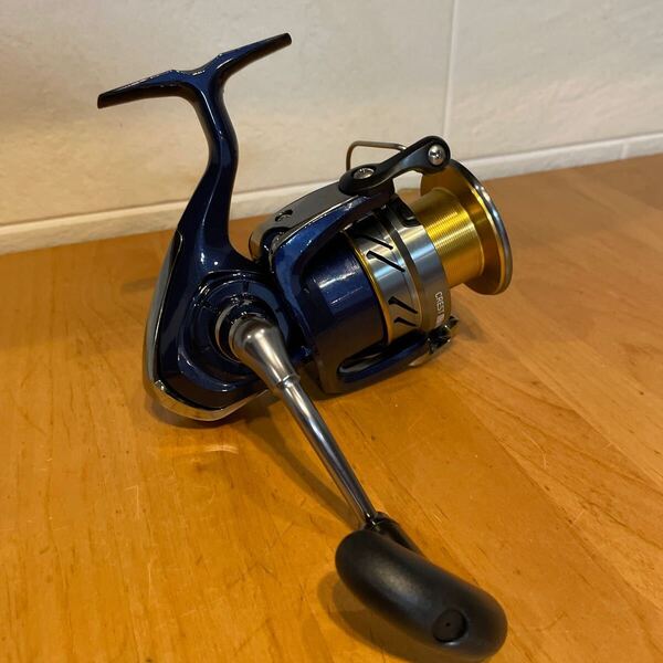 【未使用品】DAIWA スピニングリール ダイワ 20 クレスト LT6000-H