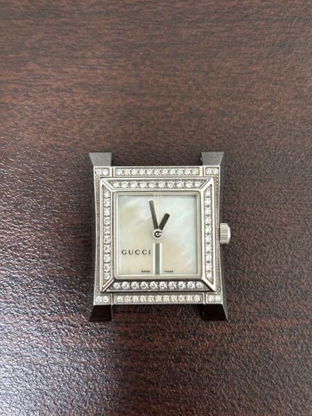 GUCCI 111L YA111506 Diamond bezel quartz グッチ ダイヤベゼル シェル文字版 白蝶貝 クォーツ レディース