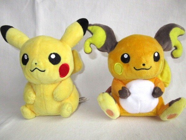 ★中古品 2018年 ポケモンセンターオリジナル 25 ぬいぐるみ Pokmon fit ピカチュウ 第1弾 26 ぬいぐるみ Pokmon fit ライチュウ 第2弾★