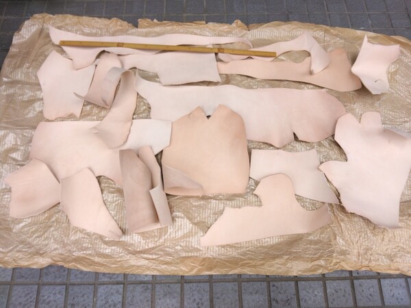 送料込み 牛ヌメ革 2.7mm 厚み 端材 詰め合わせ 140デシほど レザークラフト 練習に