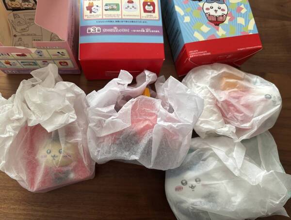 マクドナルドちいかわハッピーセットおもちゃグッズ ラッコ ハチワレ フォトフレームうさぎシール モモンガ ポールサイン マック