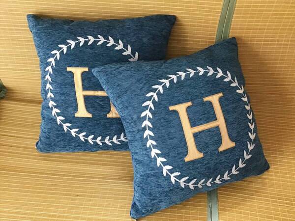 【YL-62】新品2枚セット アルファベット クッションカバー 45 ×45 ㎝ 刺繍 厚手 H ブルー