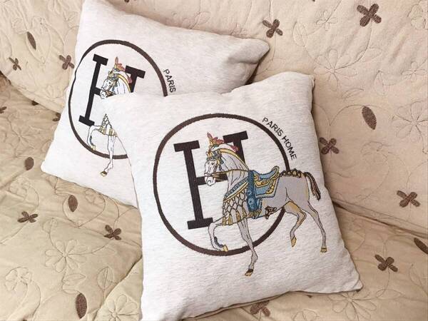 【YL-69】新品クッションカバー 45 ×45 ㎝ 刺繍 高級感 二枚セット ホワイト