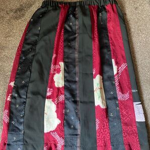 ハンドメイド 着物地 スカート パッチワーク風 手作り リメイク 黒 赤