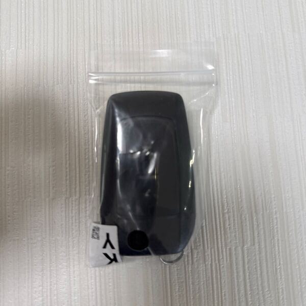美品 ほぼ未使用品 トヨタ スマートキー トランク3ボタン クラウンクロスオーバー クラウンスポーツ231451-3041