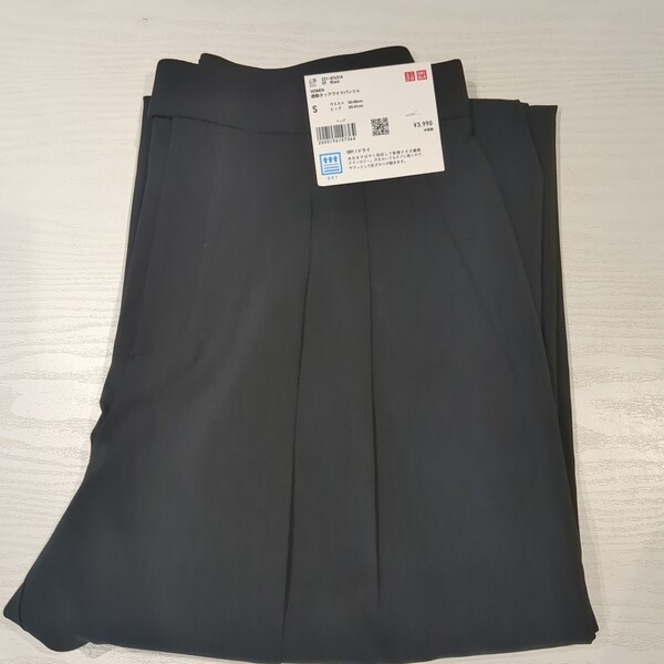 【新品S】ユニクロC 感動タックワイドパンツ ブラック