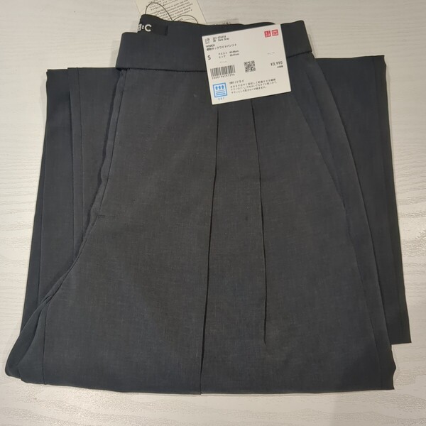 【新品S】ユニクロ感動タックワイドパンツ ダークグレー