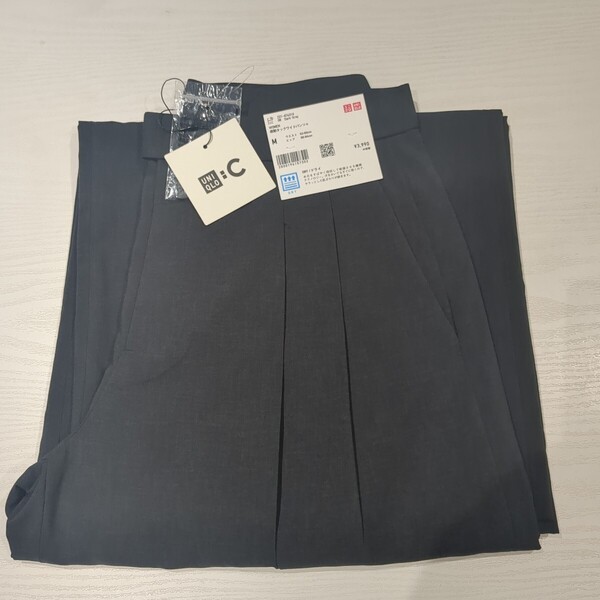 【新品M】ユニクロC 感動タックワイドパンツ ダークグレー