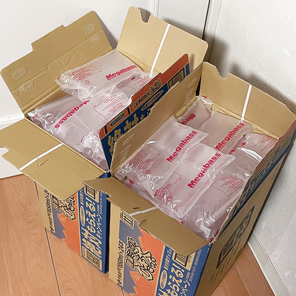 【送料込み・即決】緩衝材 エアークッション 150個 Megabass のプリントあり|梱包用 エアーピロー