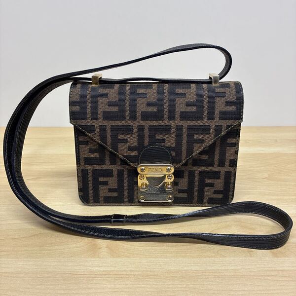 FENDI フェンディ ズッカ柄 ショルダーバッグ 2way ハンドバッグ フラップ