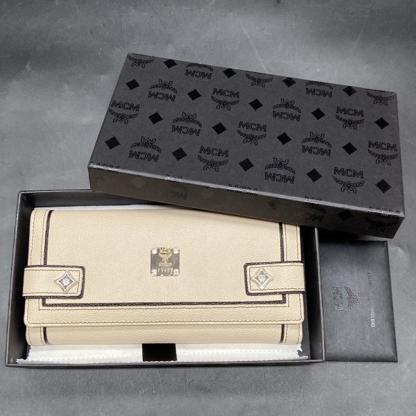 MCM（エムシーエム）二つ折り財布 小銭入れ付き <br>MXS