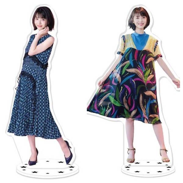浜辺美波アクリルスタンド2セット