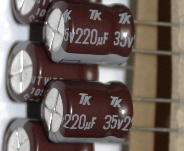 5個 東信工業 TK 電解コンデンサ 220μF 35V 105℃ UTWRZシリーズ 低インピーダンス 低Z 高周波平滑 スイッチング電源オーディオ 電子部品