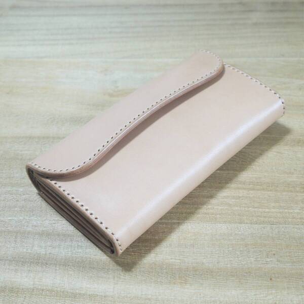 ヌメ革 フル栃木レザー サドルレザー 赤タグ付き ロングウォレット 長財布 かぶせ 三つ折り 生成り CLOCKWORK CRAFT