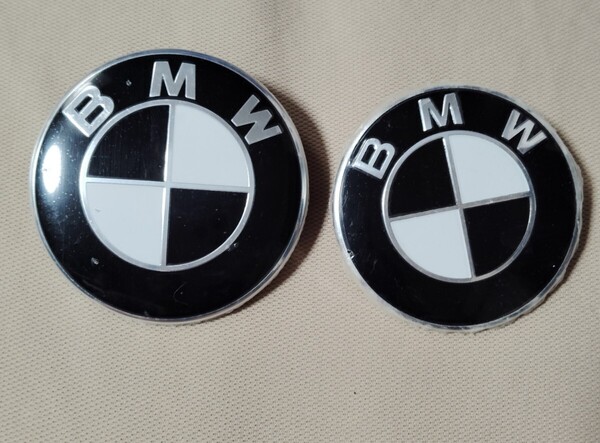 白黒 2枚セット BMW ボンネットエンブレム リアエンブレム 82mm 74mm