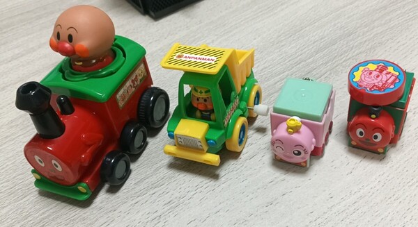 それいけ!アンパンマン 色々ミニカー 4点セット