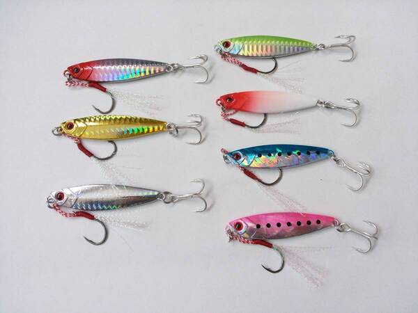 メタルジグ ジグ 30g 6.5cm アシストフック付 7色 セット 木の葉 フェザー付き シーバス 青物 根魚 ただ巻き 不規則