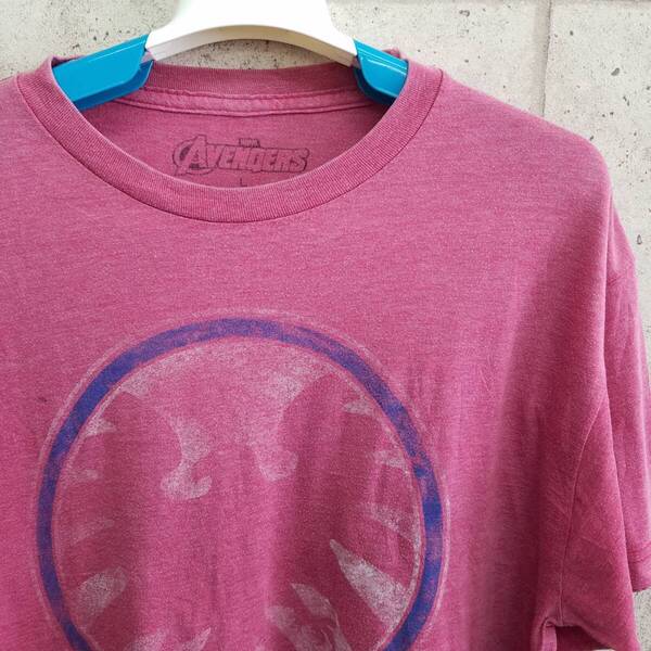 中古 アメリカ古着 AVENGERS アヴェンジャーズ Tシャツ メンズ Lサイズ相当 赤 レッド プリント ビンテージ カジュアルブランド品 送料無料
