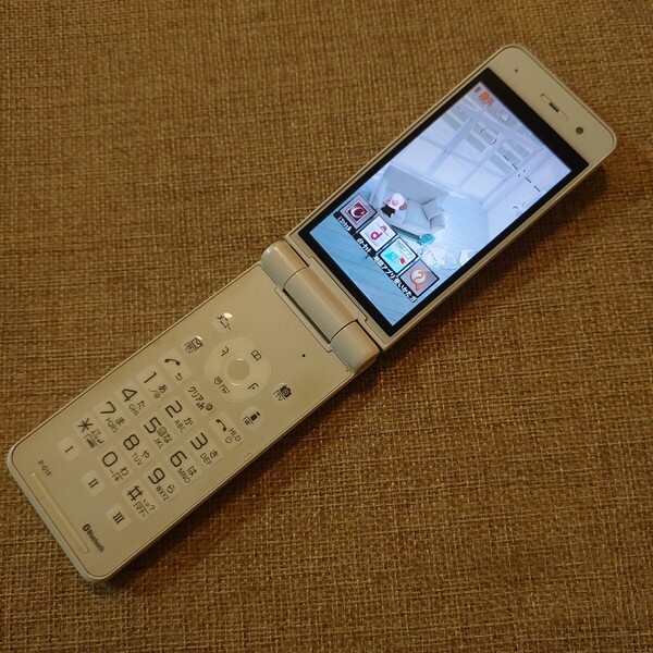 美品 P-01F docomo ホワイト