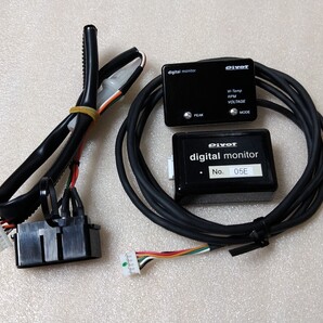 送料無料 PIVOT digital monitor 水温・電圧・回転数 デジタルモニター 表示色グリーン DMC OBD簡単取り付け ピボット