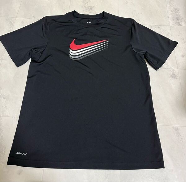 美品 NIKE ナイキ 子供Lサイズ 黒 ブラック DRI-FIT 半袖 Tシャツ トップス 150.160