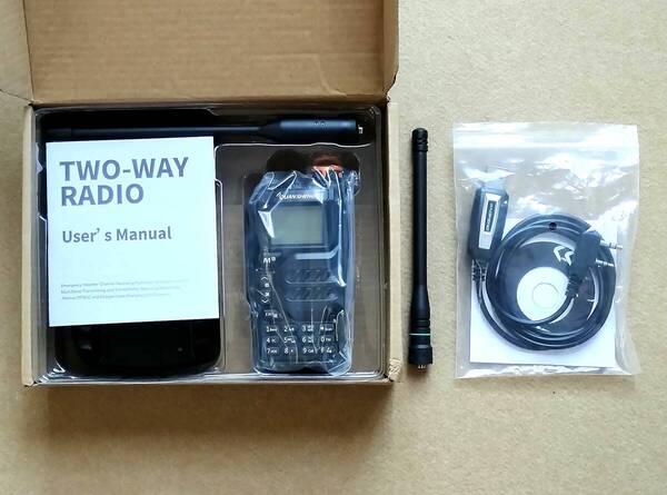 広帯域受信機 UV-5K 新品と付加品