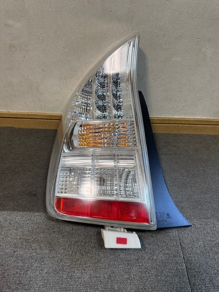 ZVW30 プリウス 純正 LED テールライト 左 助手席側 STANLEY 47-37 ☆全国送料無料☆即決☆