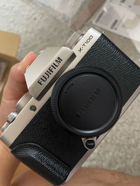 富士フィルム X-T100 シルバー ミラーレス ミラーレス一眼カメラ ボディ 本体 バッテリー2個付き