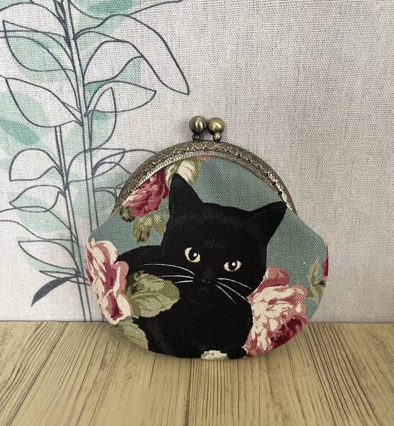 小さめがま口 / ポーチ / 財布 / 小物入れ / ハンドメイド☆黒猫&薔薇・36