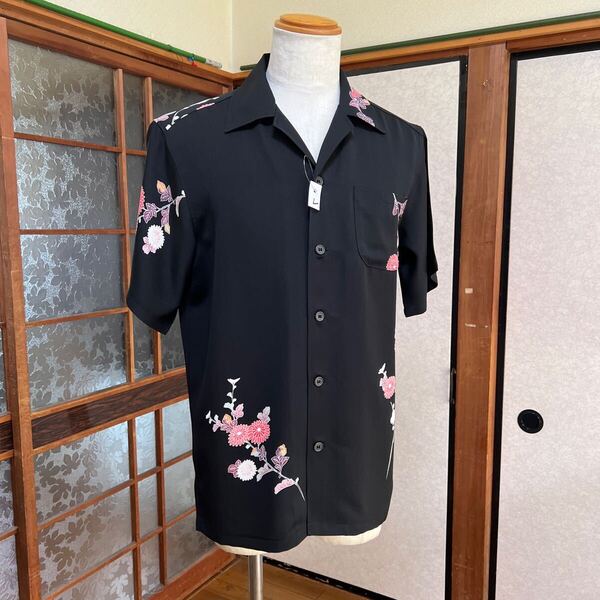 花柄、着物リメイクアロハシャツ、黒留袖、 古着 半袖シャツーL寸!