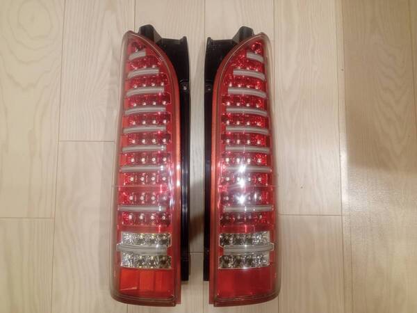 送料無料 即決 Valenti ヴァレンティ 200系 ハイエース LED テールライト テールランプ 左右 60-1351V