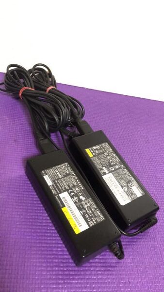 【中古】FUJITSU 富士通 純正PJW1942N 19V 4.22A 外径5.5mm 内径2.5mm ノートPC用ACアダプター 2点セット SZ0050