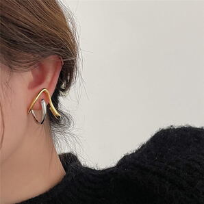 変形ピアスは片耳だけが今どき★立体的ゴールドk18色&シルバーピアス★両耳セット