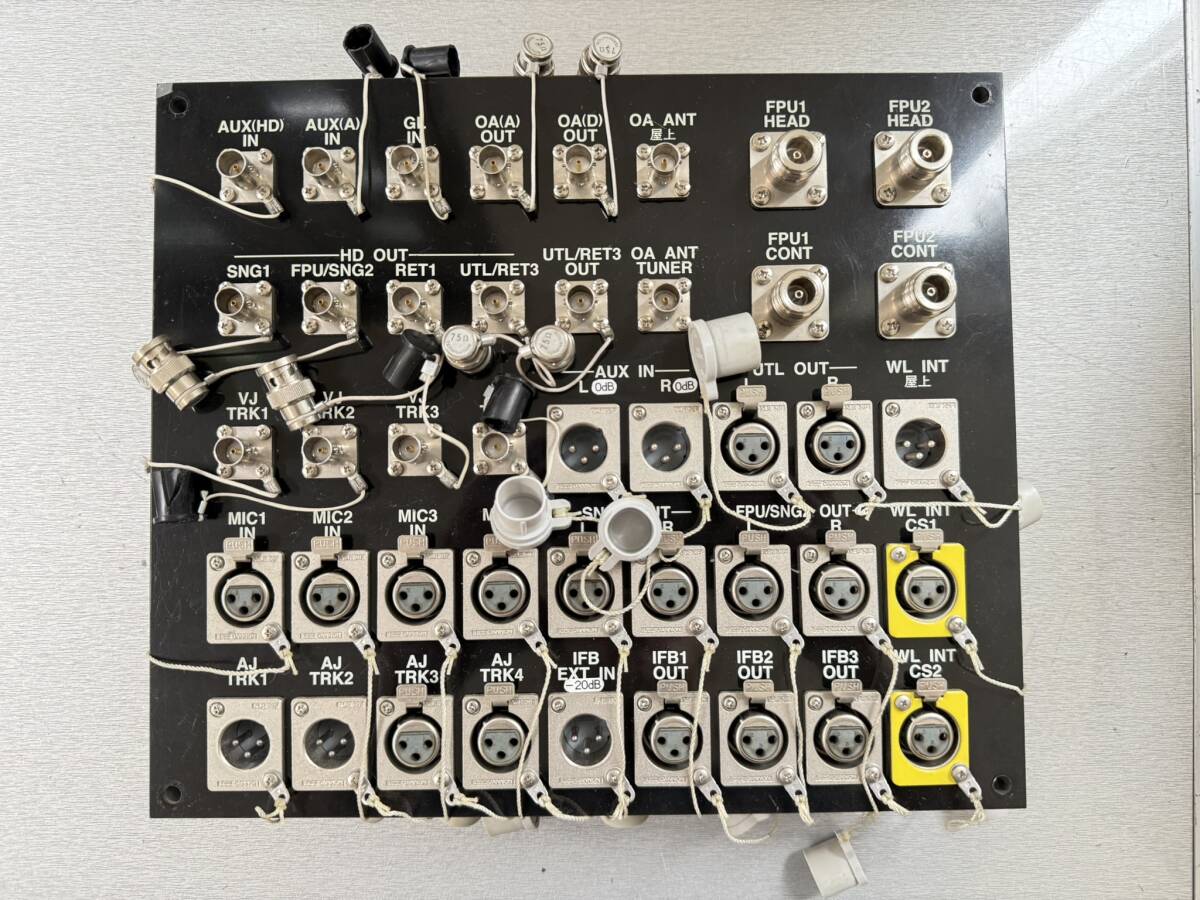 テレビ中継車取り外し 端子盤 BNCやXLRの部品取りに。または誤自宅の部屋間配線用に？？ その7