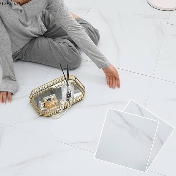 フロアタイル 白い大理石 42枚 フローリングシート 四角形 リノベーション 接着剤不要 貼ってはがせる 粘着シート 厚手 防水 抗菌