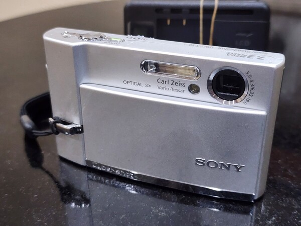 ソニー Cyber-shot DSC-T30 シルバー 動作確認済み 充電器付き サイバーショット コンパクトデジタルカメラ デジカメ