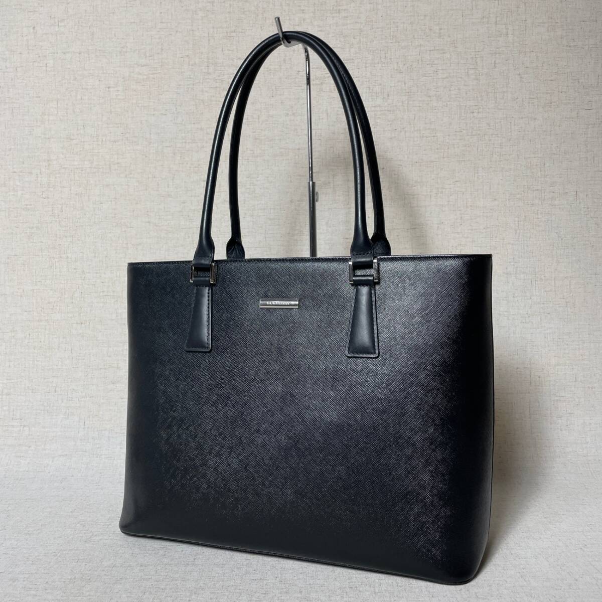 美品✨バーバリー トートバッグ ノバチェック キャンバス レザー 黒 ロゴ金具 Yahoo!オークション -「バーバリー ノバチェック バッグ
