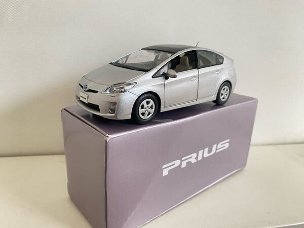 ★送料込み★トヨタ プリウス ミニカー 1/30 シルバーメタリック 1F7 カラーサンプル 色見本 非売品 30系 前期 TOYOTA PRIUS ドア開閉