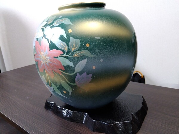 ブランド: マルサン宮本『九谷焼』6号花瓶 *新品 花瓶と台座セットです。美術品 インテリア 置き物 飾り物 壺 花器 フラワーベース