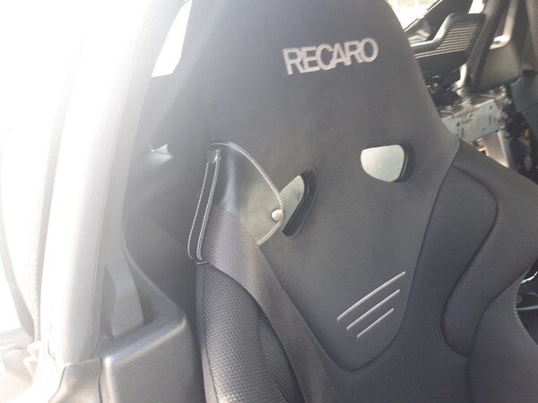 本革使用 ハンドメイド ブリッド ジータ,ジーグ レカロ SR,RS-G 汎用 シートベルトガイド (黒色) 2ケ 運転席、助手席セット 未使用品