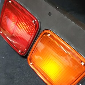 小糸製作所大型トラック用2連テールランプ