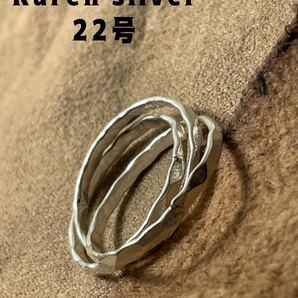 R73ね22ぜてU 純銀三連2ミリKarensilverトリニティスターリングシルバー指輪22号Uぜ