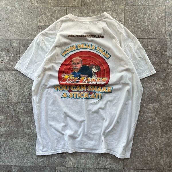 ギルダン GILDAN バックプリント Tri Lakes アニメ風デザイン ロゴ 白 ホワイトTシャツ ユニセックス 白Tシャツ ビッグロゴ オーバーサイズ