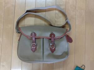 ブレディ Brady アリエルトラウトラージ ARIEL TROUT LARGE カーキ