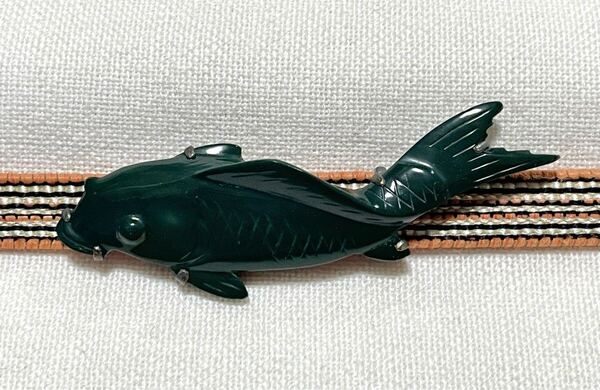 NO.1187 帯留め 天然石 鯉 魚(帯留 帯飾り 和装小物)
