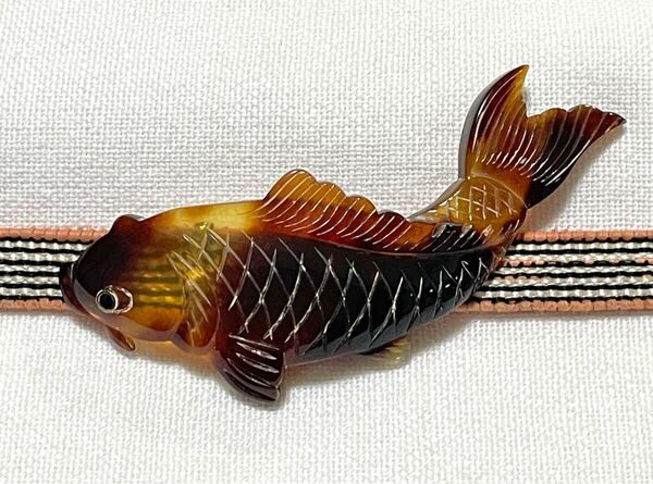 NO.1809 帯留め 鼈甲 べっ甲 鯉 魚 三分紐用(帯留 帯飾り 和装小物)